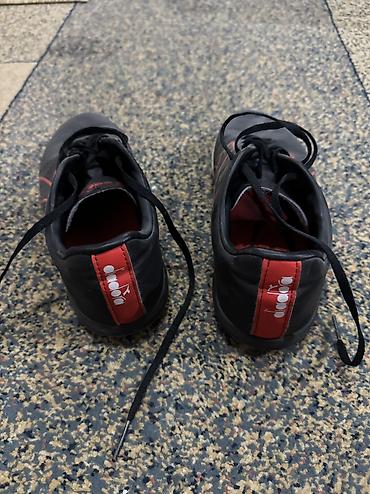сороко: Сороконожки diadora. 
Размер: 40 
Цена: 1800 сом — 4
