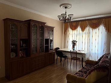 Mənzillər: Əhmədli Bakı kinoteatrı yaxınlığında 9/3, orta bulok 3 otaqlı tam — 9