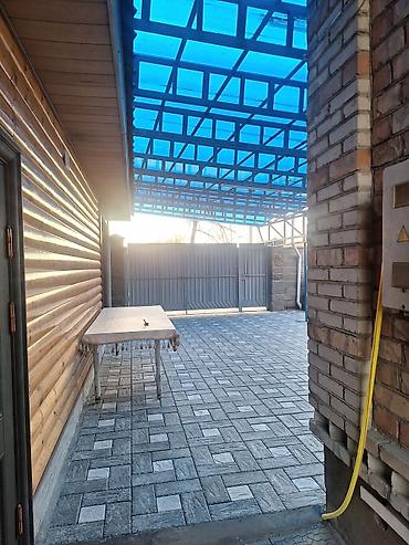 Продажа коттеджей и домов: Продаём добротный двухуровневый дом в селе Ленинское. По второй линии — 30