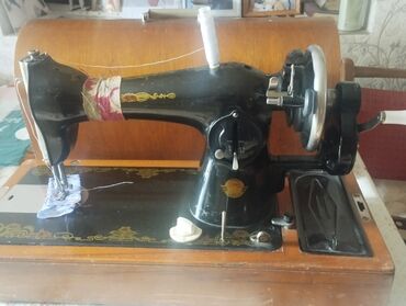 сундучок ручной работы: Швейная машина Ручной