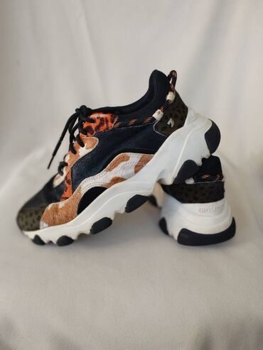 Women's Sneakers and athletic shoes: 38 — 2