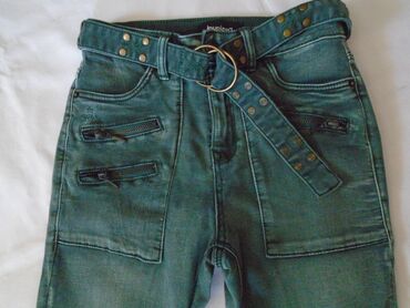 Farmerke: Moderne original Desigual farmerke naznačene veličine 36. Imaju nešto — 11