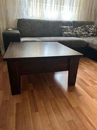 Sifarişlə oturacaqlar: Transformasiya olunan qaldırılan üstlü jurnal masası - Material: tünd