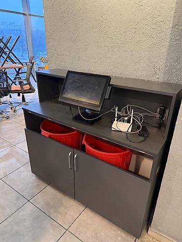 Restoran və kafe üçün funksional servis konsolu / bar stendi - Rəng lalafo.az -da Restoran və kafe üçün funksional servis konsolu / bar stendi - Rəng