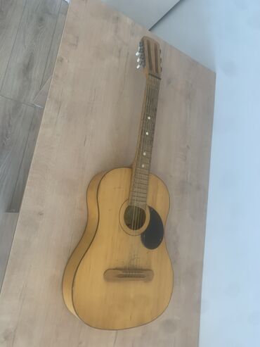 классическая гитара бишкек: Продаю гитару все рабочая брал за 2000 на барахолке продаю за1500