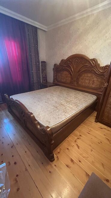 Kreslolar: 2 təknəfərlik çarpayı, Dolab, Komod, Termo, İşlənmiş