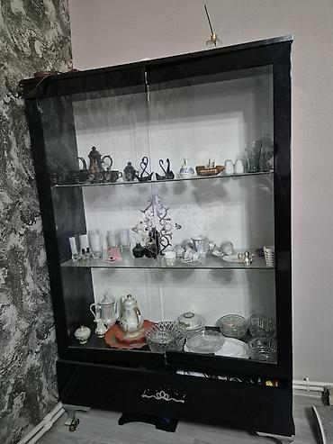 Оборудование для магазинов: Məhsul: Şüşə vitrin dolabı dəsti - Rəng: Qara karkas, şəffaf şüşə ön — 1