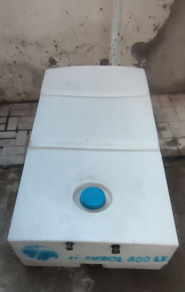 Комби: 400 l.su çəni satılır . Hund.40 sm Eni 80 sm Uzun 1m45 sm Hecbir