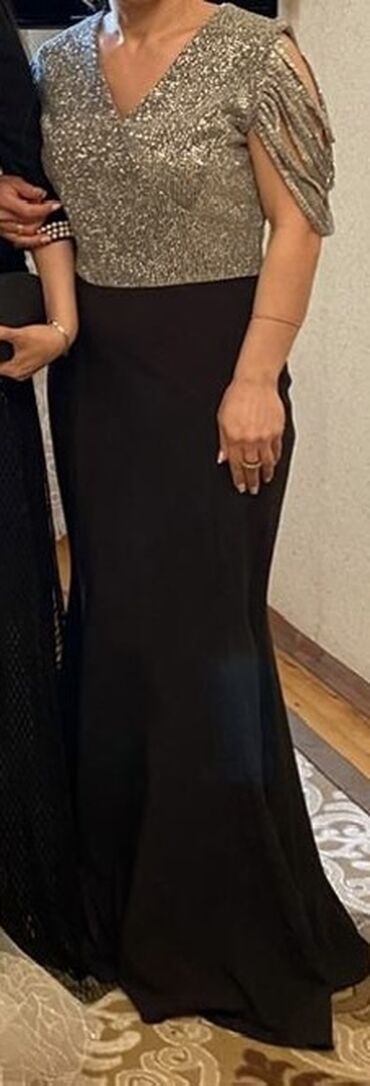 Ziyafətlər və xüsusi tədbirlər üçün nəzərdə tutulmuş qara və gümüşü