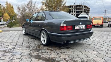 манас китеби: BMW 5 series: 4.4 л | 1993 г. | Седан | Сонун