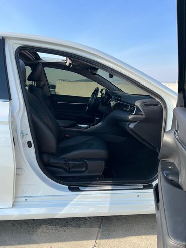 Toyota: Toyota Camry: 2020 г., 2.5 л, Гибрид — 12