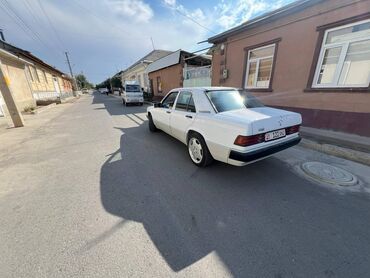 балыкчы автомобиль: Mercedes-Benz 190: 1990 г., 1.8 л, Автомат, Бензин, Седан