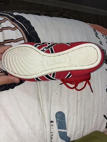 Şəxsi əşyalar: ASICS güləş ayaqqabısı - Rəng: qırmızı, qara-ağ ASICS zolaqları - Üst — 2