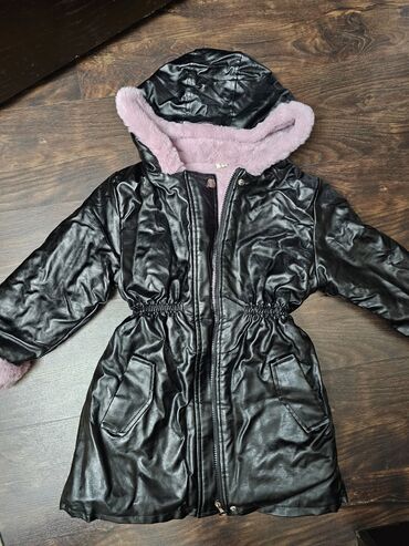 Верхняя одежда: Продаю верхнюю одежду на девочку от 7-9 лет одежда новая или в — 15