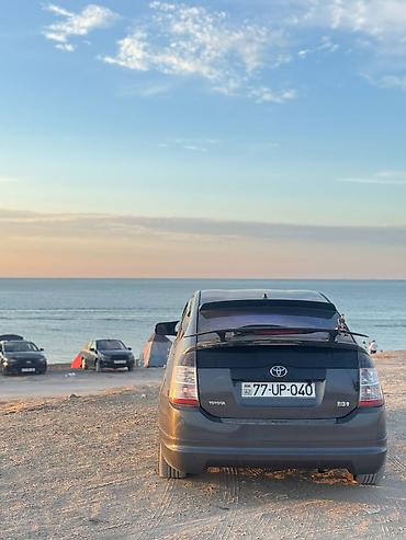 prius salon: Toyota Prius (2-ci nəsil) hibrid hetçbek - Kuzov: hetçbek, tünd boz — 1