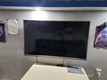 İşlənmiş, Düz TV altlığı, Polkalı, Laminat