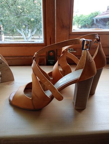 bcbg sandals: Sandale, 36