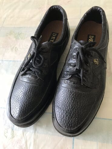 мужские зимние обувь: КараБалта Туфли мужские р43,но меньше.Одел 1раз,по фото видно.Цена 900