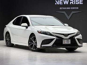 Toyota Camry: 2021 г., 2.5 л, Автомат, Бензин, Седан