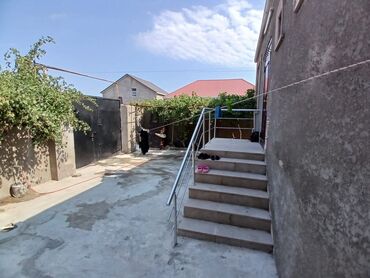 Həyət evləri və villaların satışı: Satılır: həyət evi Ünvan: şəkillərdə göstərilən həyət evi geniş daş — 9