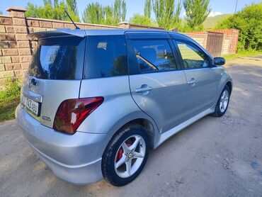 автомобили в рассрочку без первоначального взноса: Toyota ist: 2003 г., 1.5 л, Автоматтык, Бензин, Седан
