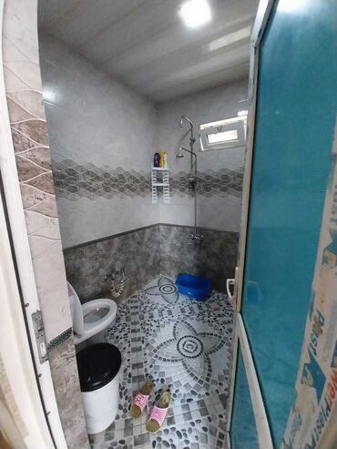 Həyət evləri və villaların satışı: Satılır: həyətli ev - Geniş, tam daş döşəməli həyət. Hündür, taxta — 14