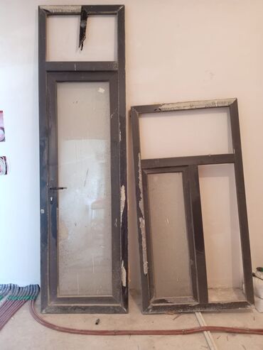 терезе пластик: İşlənmiş Plastik qapı Zamok ilə, Zəmanətsiz, Ünvandan götürmə
