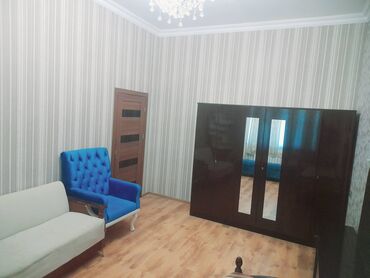 Həyət evləri və villaların satışı: 300 kv ev ikidasli tikili. Qaz su isiq daimi. Avtobus dayanacaginin — 8