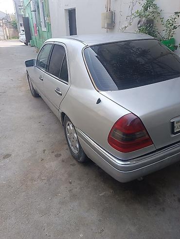 arxa kapot: Mercedes-Benz C 250: 2.5 l | 1994 il Sedan — 5