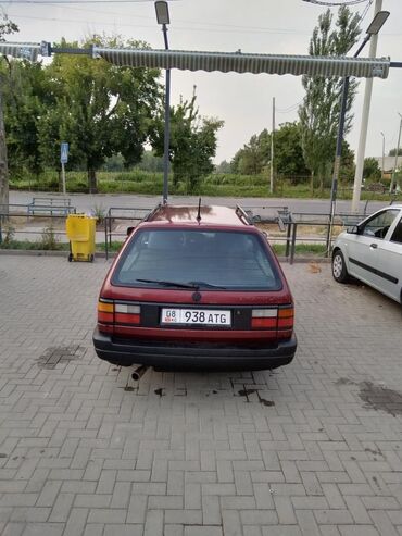 бузук машиналар: Универсал Volkswagen Passat в темно-красном цвете, оснащенный