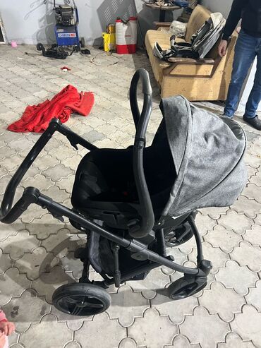 kaput sive boje: Bebeto Magnum kolica poseduju auto sediate, korpu za bas bebe ona