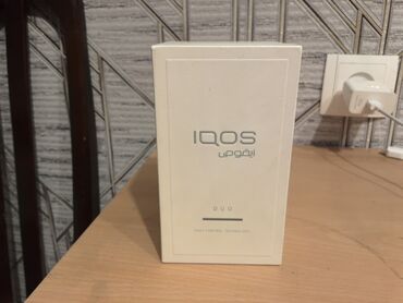 Bu, IQOS 3 DUO elektron siqaret dəstidir. Dəstə bir əsas cihaz və bir