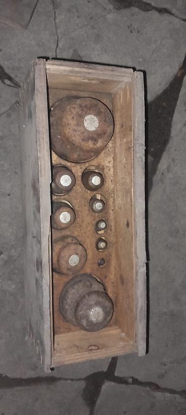 kardon qutu: Sovet istehsalı metal çəki daşları dəsti Təsvir: - Taxta qutuda tam — 1