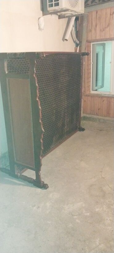 Digər mebel: Taxt tekce matrasi yoxdu uzunluq 202 .ende 152.qiymeti 90 manat
