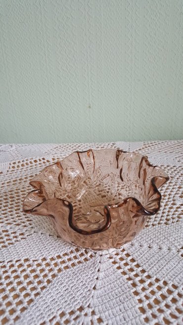 посуда тарелка: Конфетница, салатница (ваза) из цветного нежного карамельного стекла