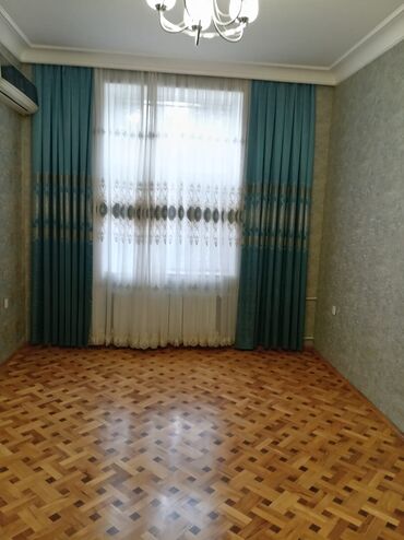 Köhnə tikili: 1 - məhəllə 4/2 - mərtəbəsində 3 otaqlı yol qrağı kombisi var polı — 1