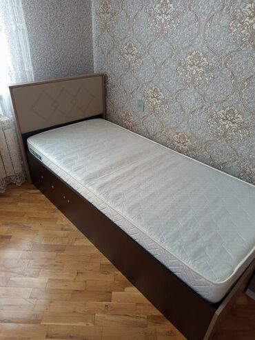 tek carpayi: İşlənmiş, Təknəfərlik çarpayı, Matras ilə, Siyirməsiz, Azərbaycan