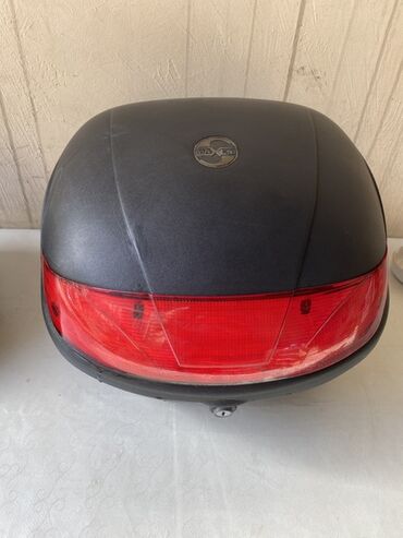 Digər aksesuarlar: Moto baqaj qutusu (top case) - Marka/emblem: MAXIA (üst qapaqda