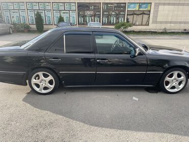 автомобили мерседес: Mercedes-Benz W124: 1994 г., 2.2 л, Механика, Бензин, Седан