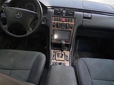 mersedes b: Mercedes-Benz E 240: 2.4 l | 2000 il Sedan — 3