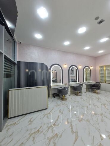 Digər salon, tibbi mebel: Daxili dizaynı və funksionallığı ilə göz oxşayan, tam təchiz olunmuş — 16