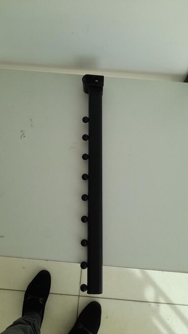 Vitrin üçün aksesuarlar: Mağaza vitrinləri üçün metal asqı və rəf tutacaqları dəsti - Rəng — 4