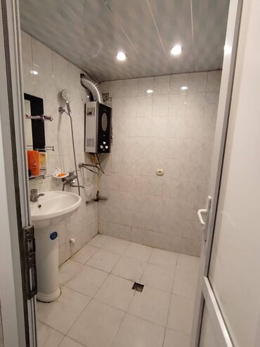 Uzunmüddətli kirayə mənzillər: 20 yanvar metrosuna 5 dəq məsafədə, 5 mərtəbənin,5-ci mərtəbəsində,2 — 10