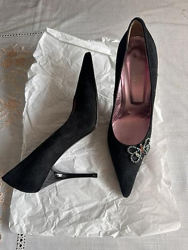 Туфли: Женские туфли-лодочки — 3 пары Цены от 600- 1500 с 1) Zara Basic — 6