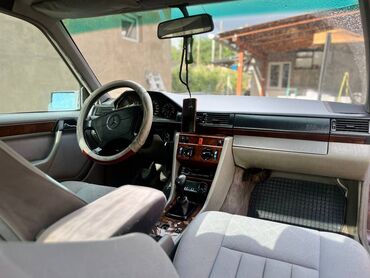 мерседес кузов: Mercedes-Benz 220: 1994 г., 2 л, Механика, Бензин