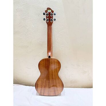 Gitare: Na prodaju ukulele sa srećnom detelinom! Veličina: 26 inča Prednja — 5