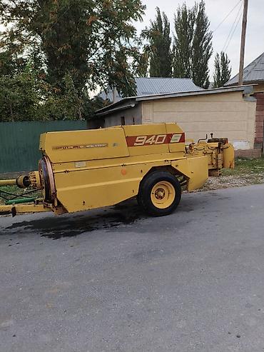 кормушки для животных: Тюковый пресс-подборщик New Holland 940 - Тип: малогабаритный тюковый — 1