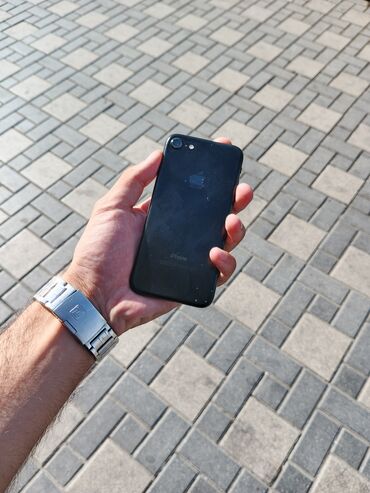 Apple iPhone: IPhone 7, 32 GB, Jet Black, Barmaq izi