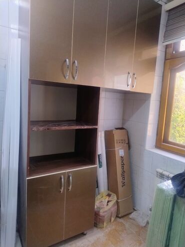 Mətbəx mebeli: Kuxna mebeli teze kimidi bahali materialdandi