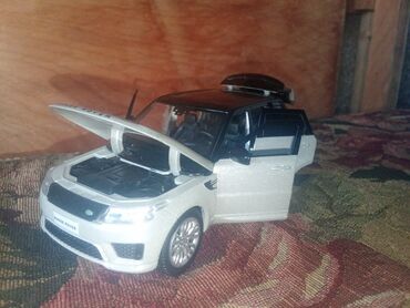 Oyuncaqlar: Range Rover hər yeri açılır boz rəngdə miqyas 1:32 əlavə məlumat üçün